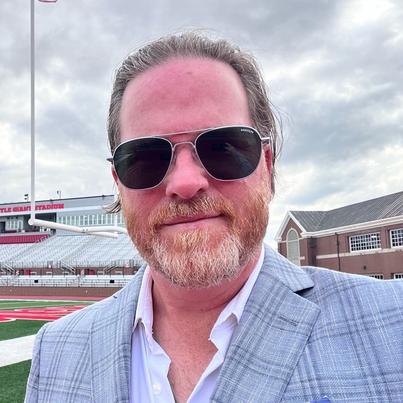 Meet your Posher, Chris - Picture 1 of 2